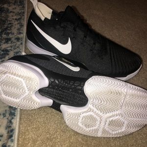 Men’s hard court tennis shoes